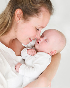 babyfotografiewoerden,babyfotografie-op-locatie-lekker-thuis-Paula-Bouman-Fotografie-Woerdem