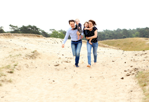 Familiefotografie-making-strandfotografie-memories-paula-Bouman-Fotografie-Woerden