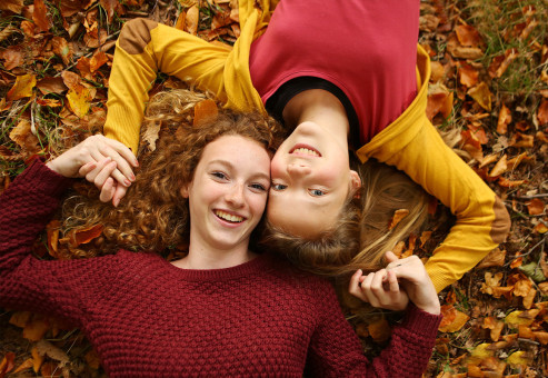 Vriendinnenshoot-natuurlijk-licht-fotografie-Paula-Bouman-Fotografie-kinderfotografie-Woerden-Zeist