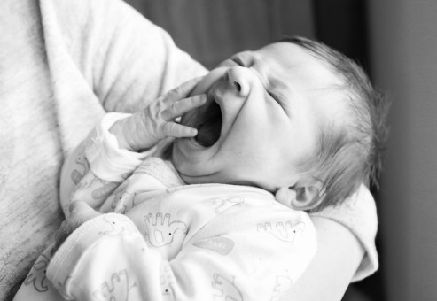 Newbornfotografie-Paula-Bouman-details-gapen-1