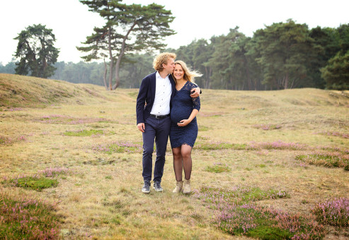 Zwangerschapsfotografie-liefdevol-natuurlijk-licht-Paula-Bouman-Zeist
