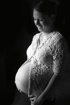 Zwangerschapsfotografie-met-natuurlijk-licht-woerden-Bouman